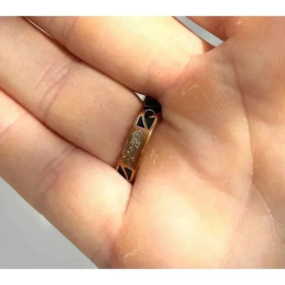 Vintage Silver Tone Enamel Swirl Design Tapered Retro Modernist Ring - Size 6.75 - Picture 3 of 7